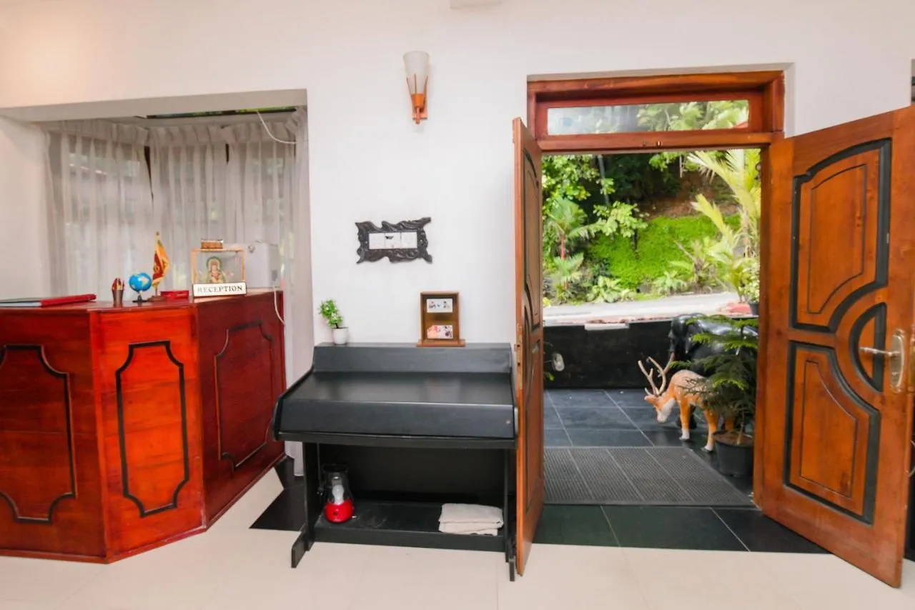 Oak Wood Inn Kandy Hotel